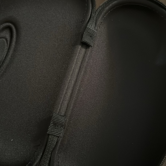 Oakley Radar Array Soft Shell Vault Sunglasses Case. - Picture 6 of 8